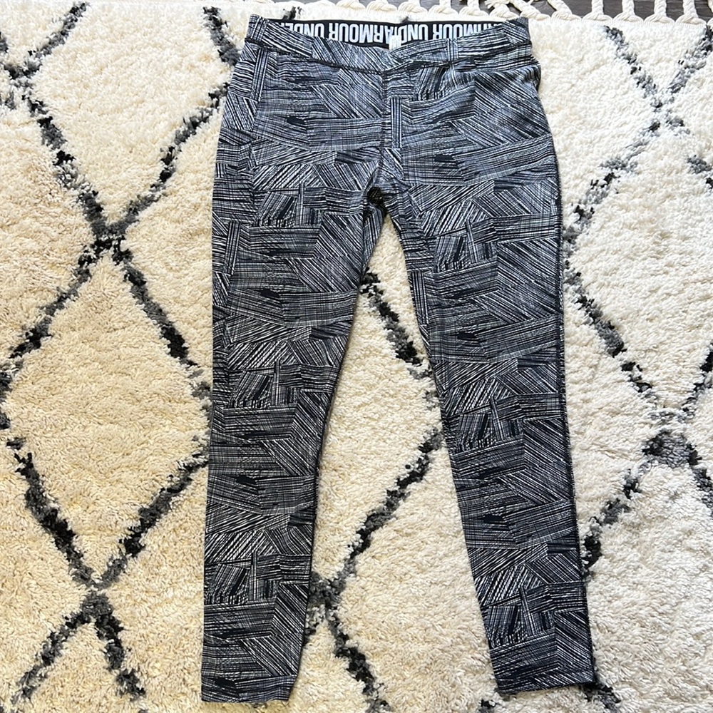 Under Armour Black and White Legging size Large